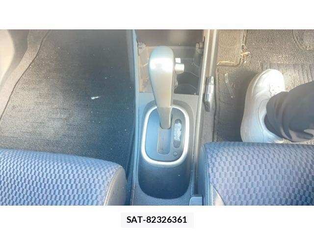 Nissan TIIDA 2012-03 8232156-10