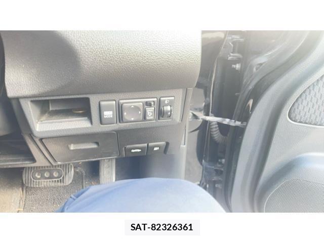 Nissan TIIDA 2012-03 8232156-11