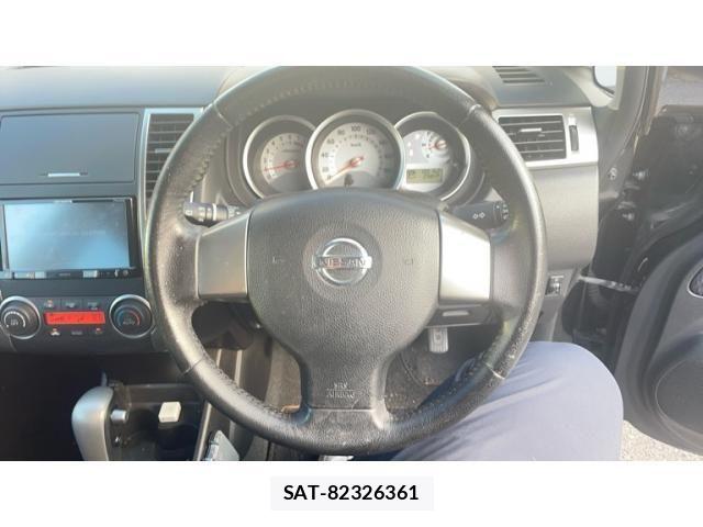 Nissan TIIDA 2012-03 8232156-7