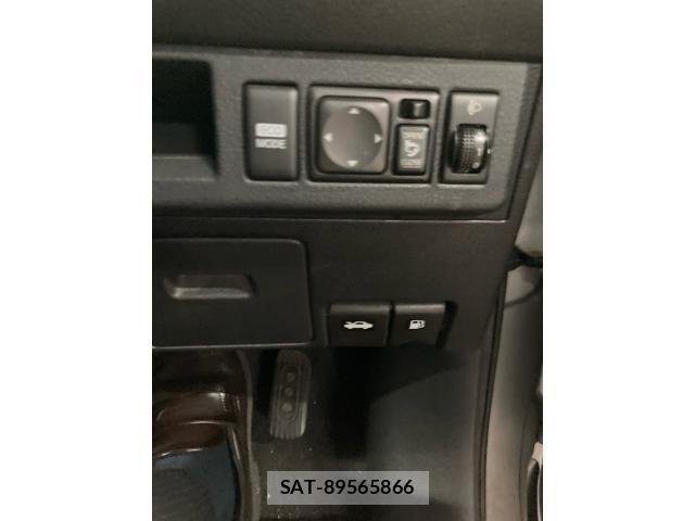 Nissan TIIDA 2011-11 8317663-19