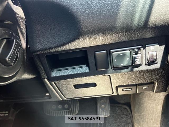 Nissan TIIDA 2009-08 8338222-23