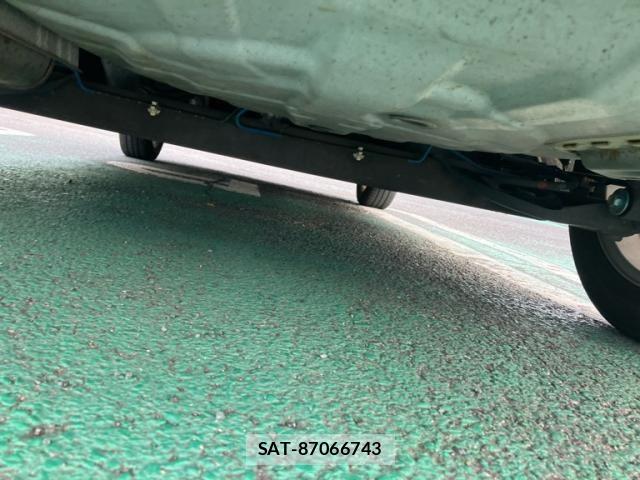 Nissan TIIDA 2010-11 8369431-11
