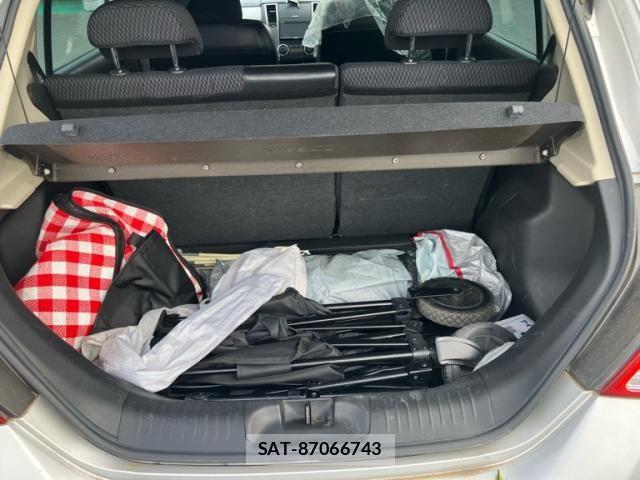 Nissan TIIDA 2010-11 8369431-14