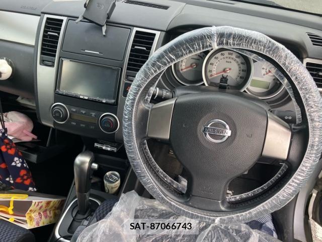 Nissan TIIDA 2010-11 8369431-19