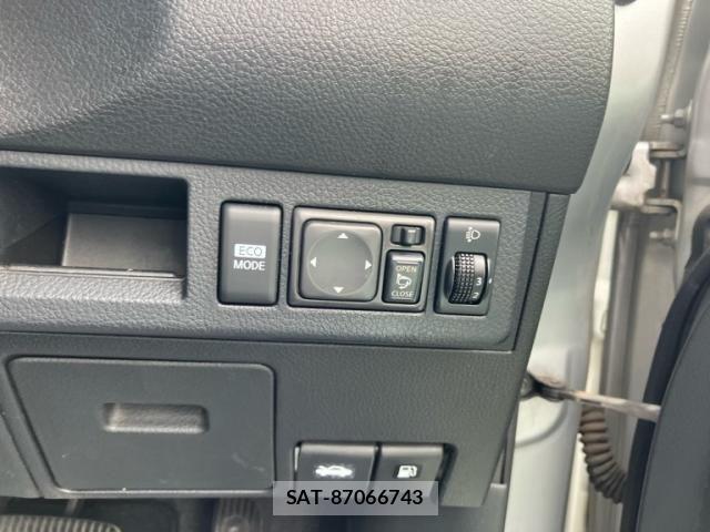 Nissan TIIDA 2010-11 8369431-20