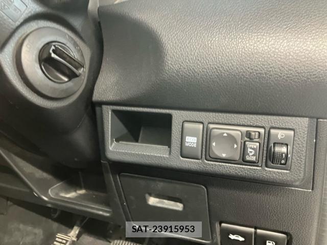 Nissan TIIDA 2011-09 8438989-19
