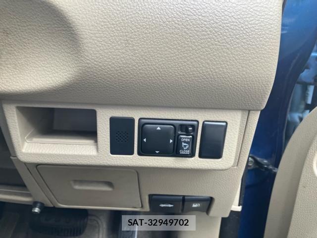 Nissan TIIDA 2005-01 8438987-18