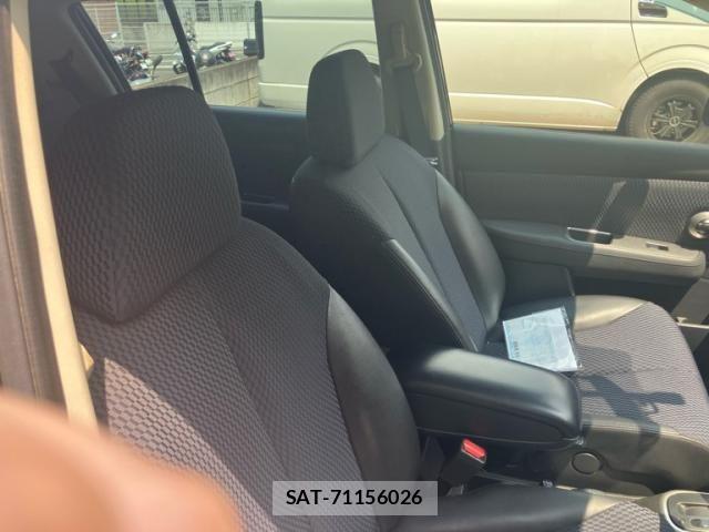 Nissan TIIDA 2009-11 8527796-17