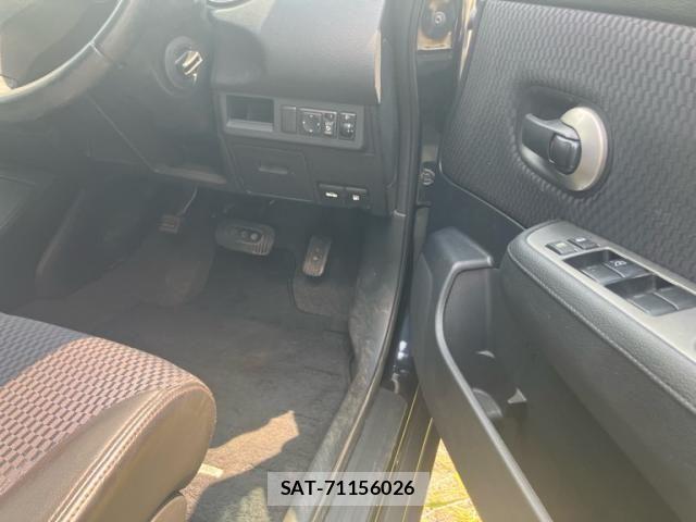 Nissan TIIDA 2009-11 8527796-19