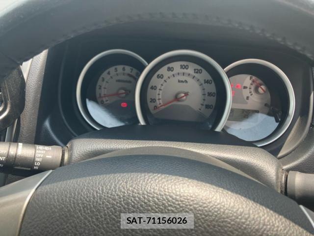 Nissan TIIDA 2009-11 8527796-20