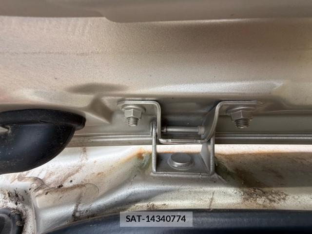 Nissan TIIDA 2011-09 8527805-11