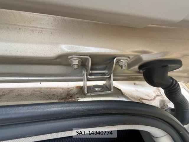 Nissan TIIDA 2011-09 8527805-12