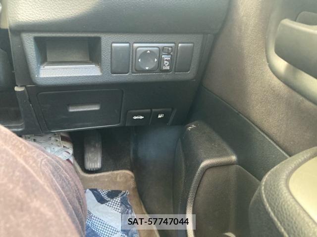 Nissan TIIDA 2008-03 8527798-20