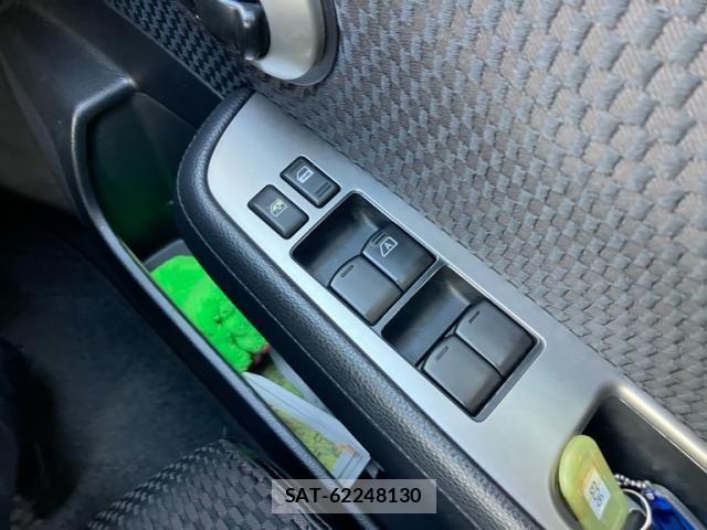 Nissan TIIDA 2009-10 8527802-10