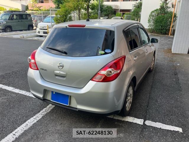 Nissan TIIDA 2009-10 8527802-1