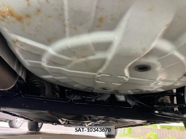 Nissan TIIDA 2011-03 8563823-9
