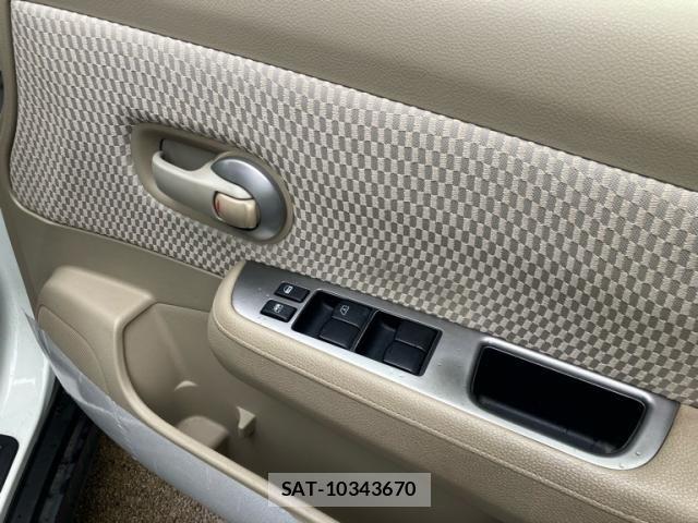 Nissan TIIDA 2011-03 8563823-11