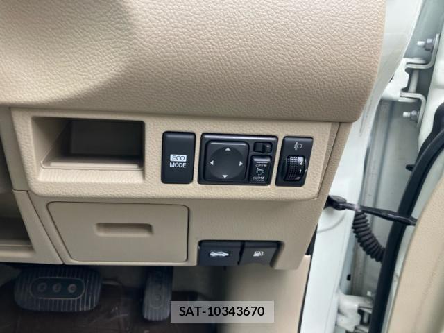 Nissan TIIDA 2011-03 8563823-12