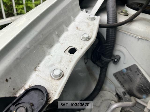 Nissan TIIDA 2011-03 8563823-4