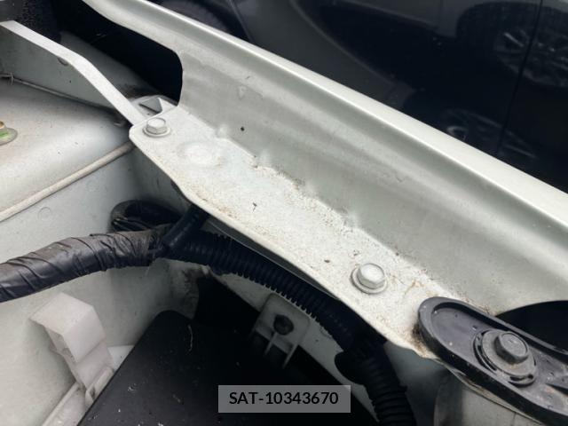 Nissan TIIDA 2011-03 8563823-5
