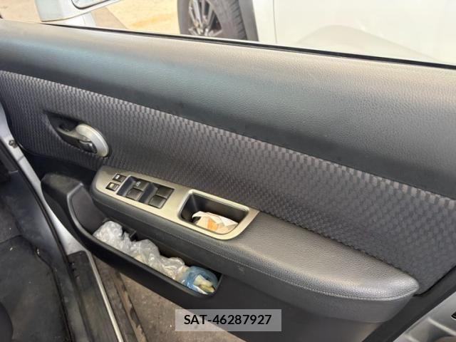 Nissan TIIDA 2011-09 8832091-11