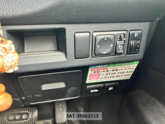 Nissan TIIDA 2008-05 8850882-17
