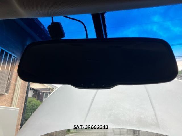 Nissan TIIDA 2008-05 8850882-21