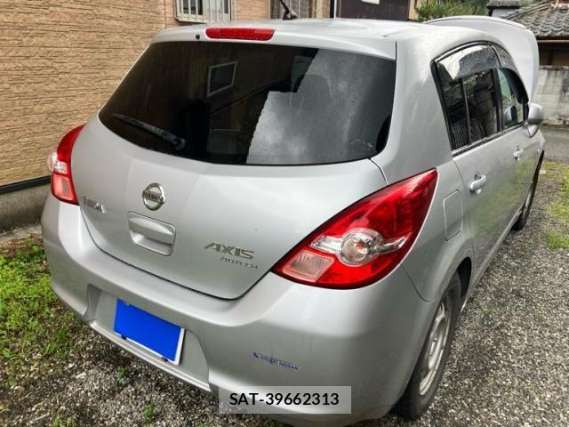 Nissan TIIDA 2008-05 8850882-3