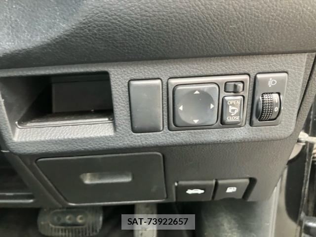 Nissan TIIDA 2009-10 8850883-17