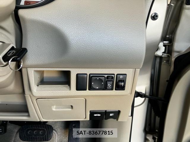 Nissan TIIDA 2008-11 8872274-12