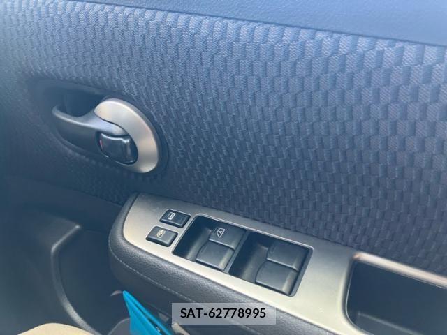 Nissan TIIDA 2010-07 8884493-16