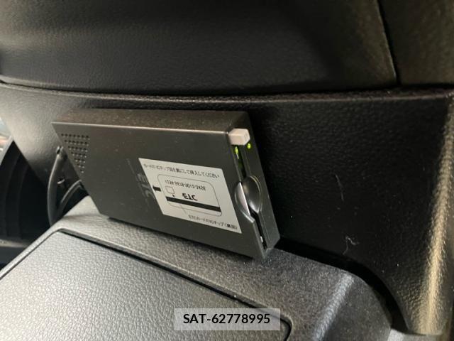 Nissan TIIDA 2010-07 8884493-18