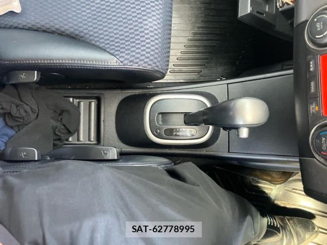 Nissan TIIDA 2010-07 8884493-19