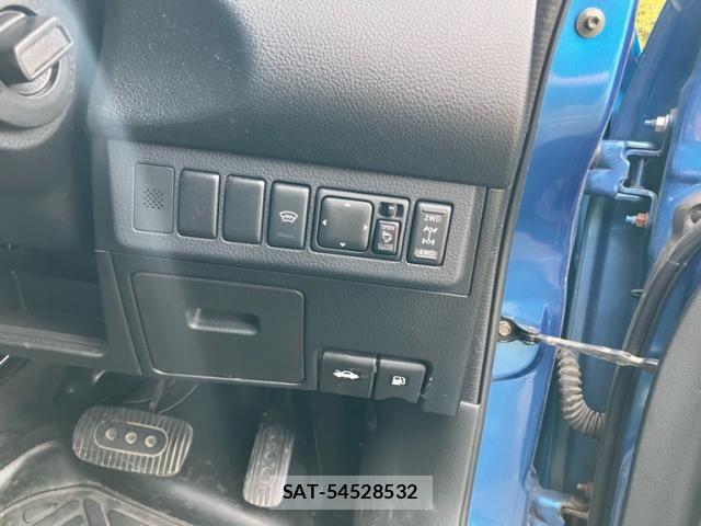Nissan TIIDA 2005-11 8832092-14