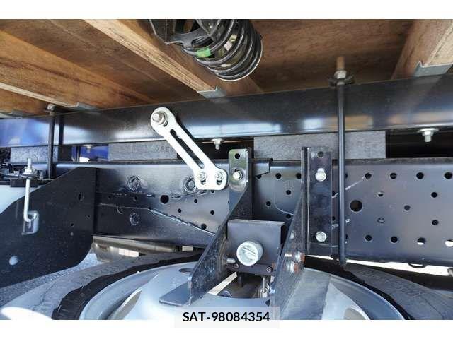Mazda TITAN 2023-08 796713-10