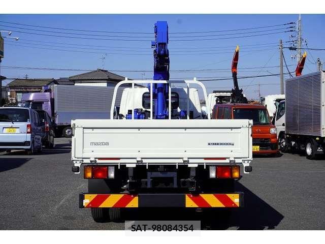 Mazda TITAN 2023-08 796713-3