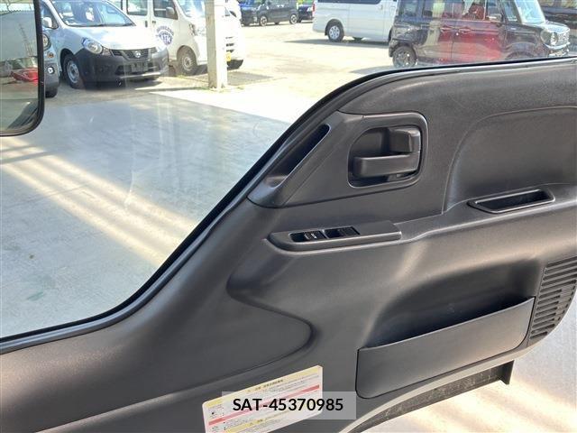 Mazda TITAN 2021-12 1143148-4