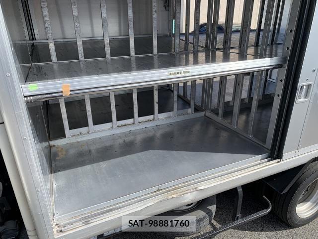 Mazda TITAN 2013-06 1225820-9