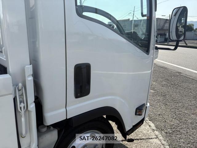 Mazda TITAN 2013-06 1362358-17