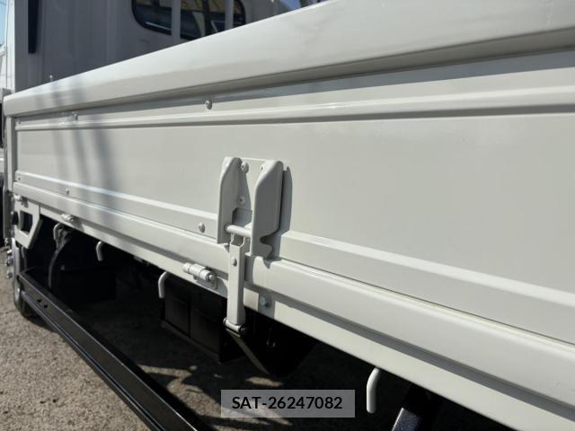 Mazda TITAN 2013-06 1362358-24