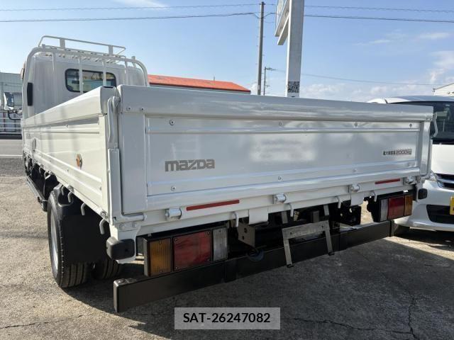 Mazda TITAN 2013-06 1362358-26
