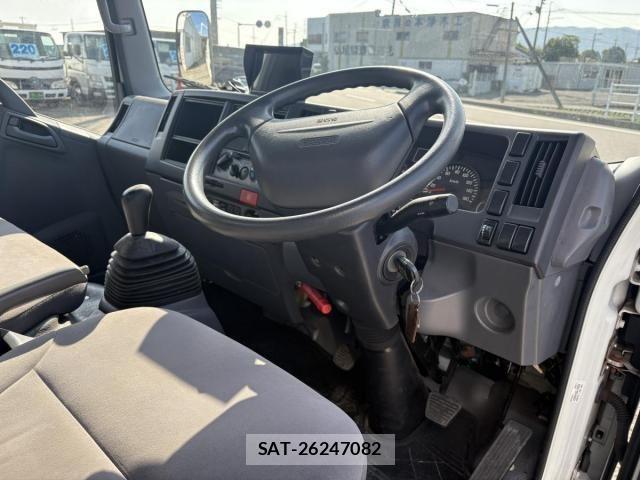 Mazda TITAN 2013-06 1362358-5