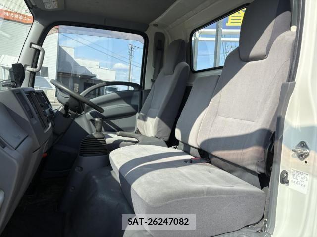 Mazda TITAN 2013-06 1362358-6