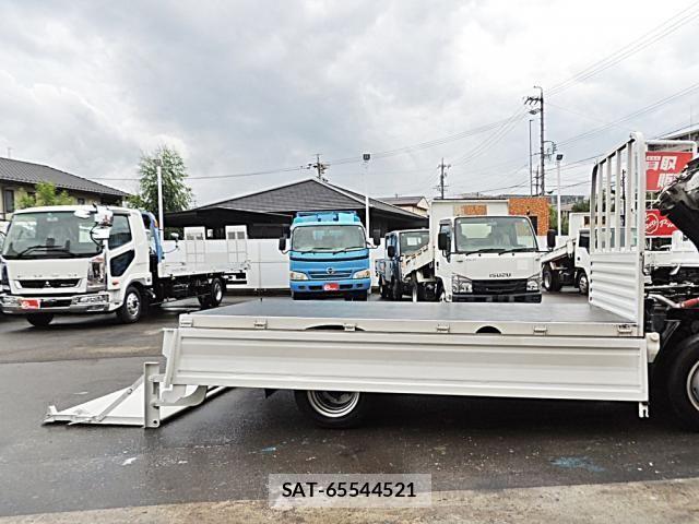Mazda TITAN 2016-03 1382010-9