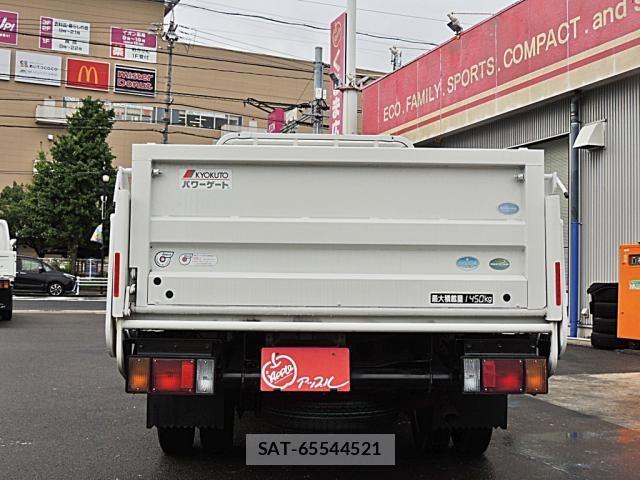Mazda TITAN 2016-03 1382010-7