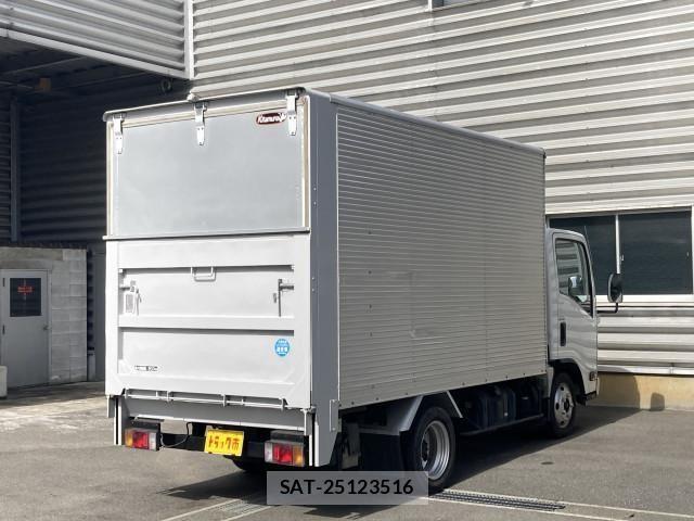 Mazda TITAN 2013-06 1082419-1