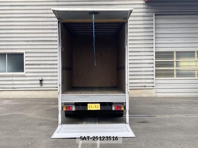 Mazda TITAN 2013-06 1082419-2
