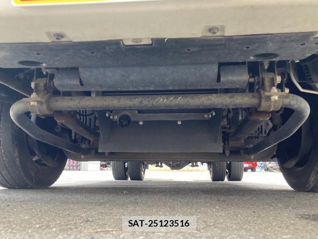 Mazda TITAN 2013-06 1082419-3