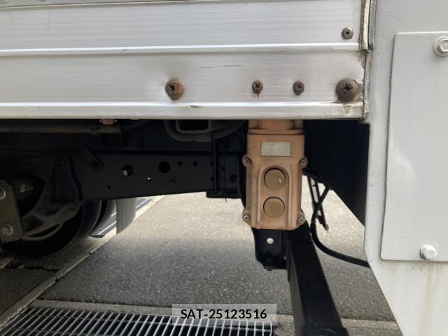 Mazda TITAN 2013-06 1082419-5