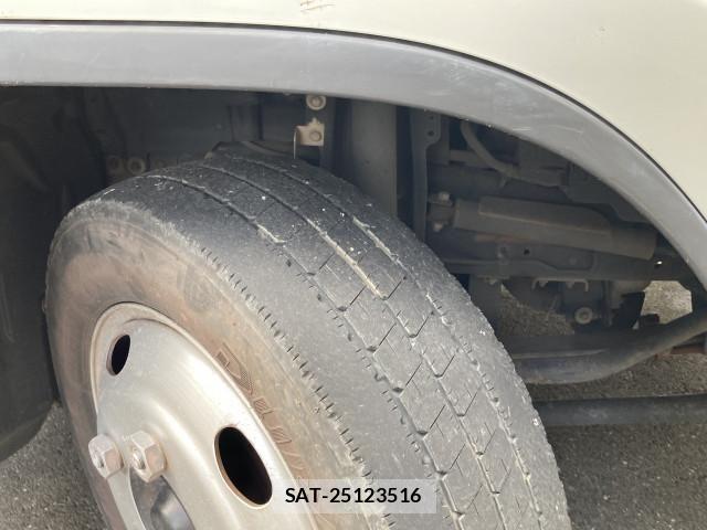 Mazda TITAN 2013-06 1082419-8